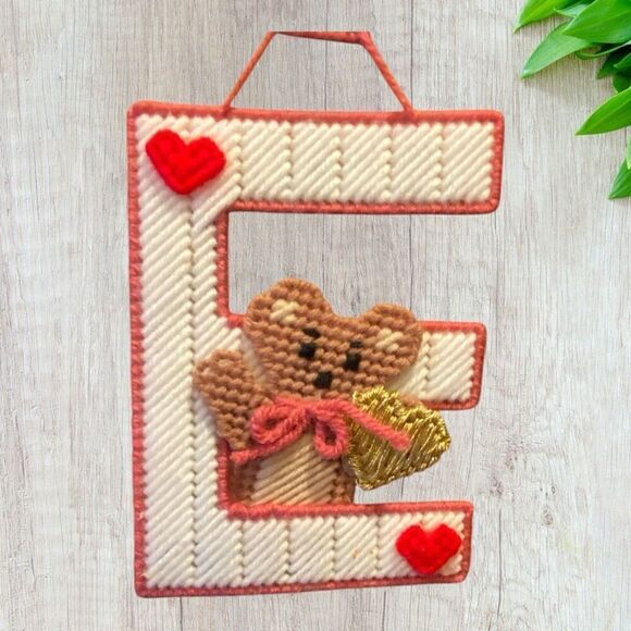 Vintage Plastic Canvas Valentine’s Day LOVE Door Hanging - Picture 5 of 5